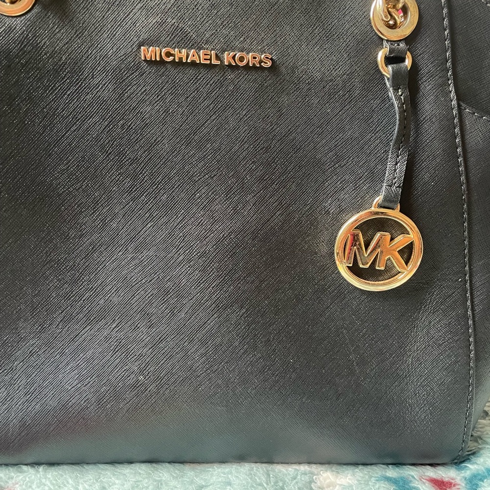 MICHAEL KORS Black with gold chain shoulder tote - Picture 3 of 11